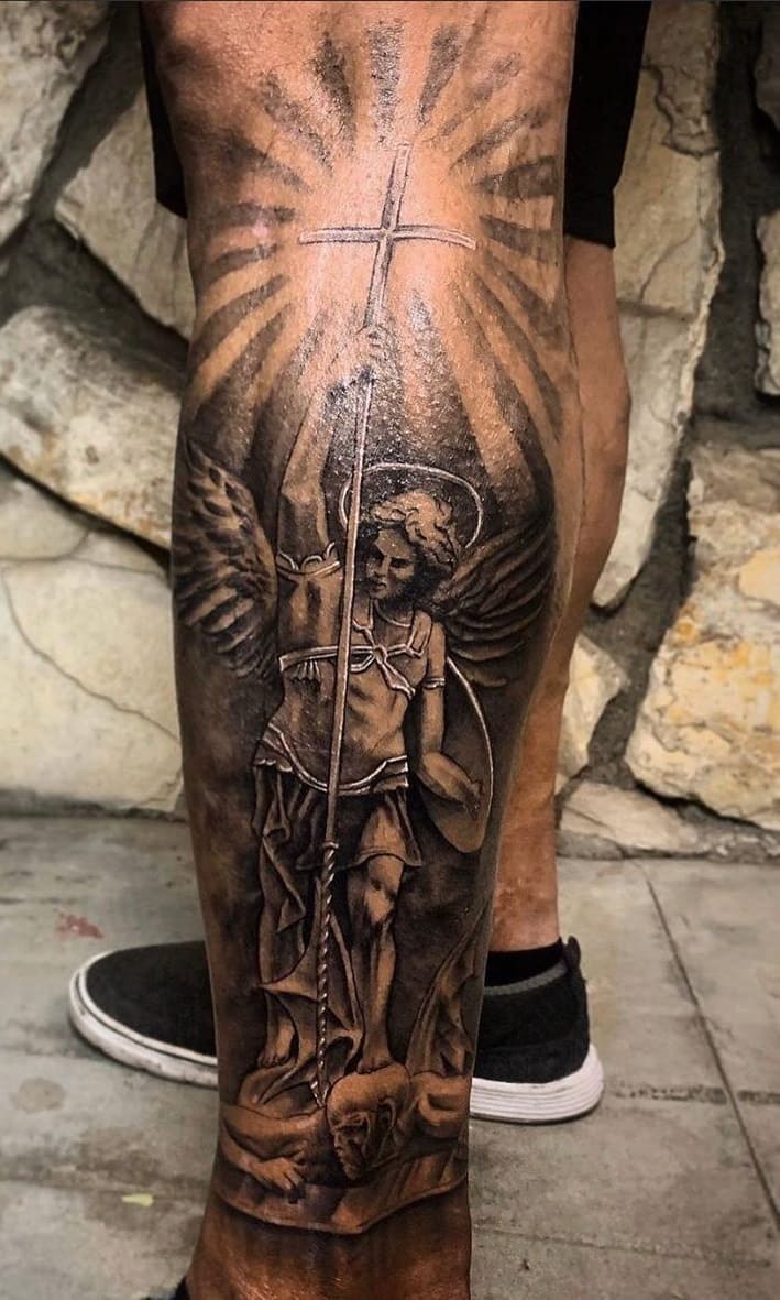 tatuaje masculino en la pierna 27