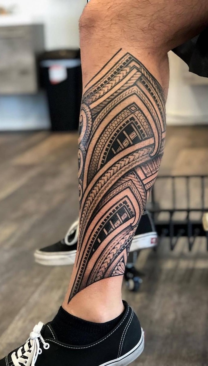 tatuaje masculino en la pierna 40
