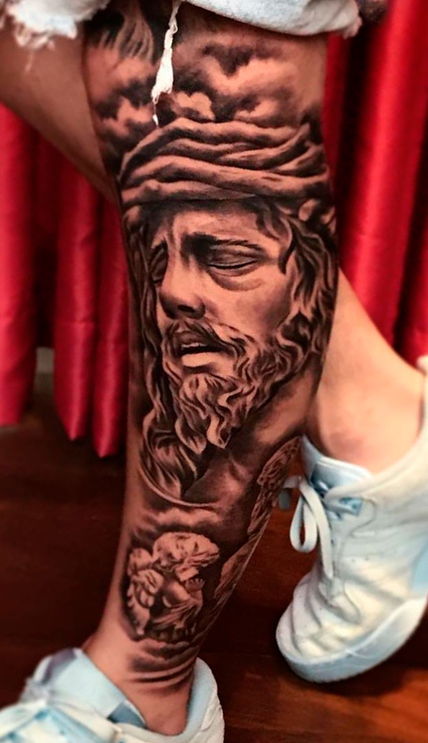 tatuaje masculino religioso 04