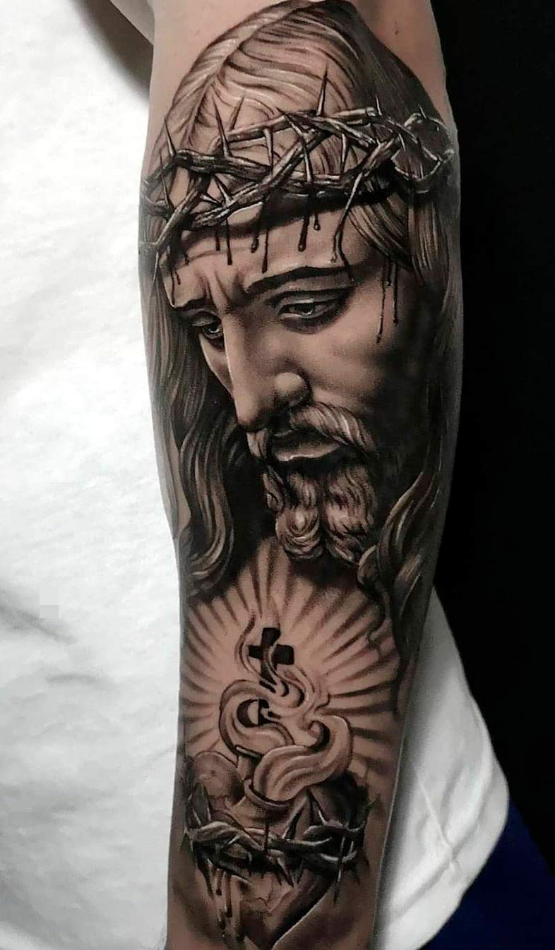 tatuaje masculino religioso 05
