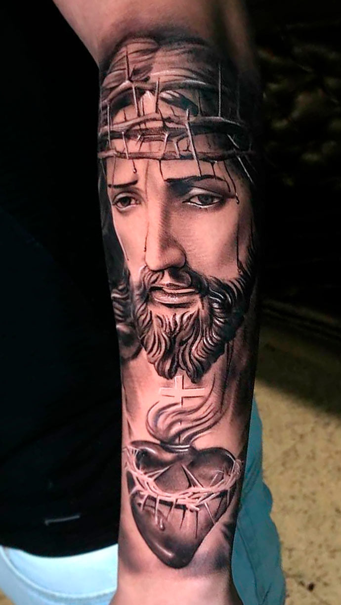 tatuaje masculino religioso 07
