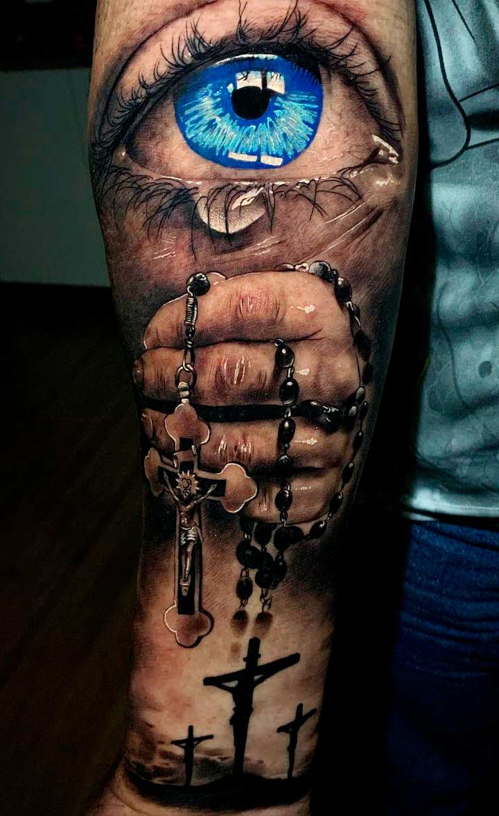 tatuaje masculino religioso 12