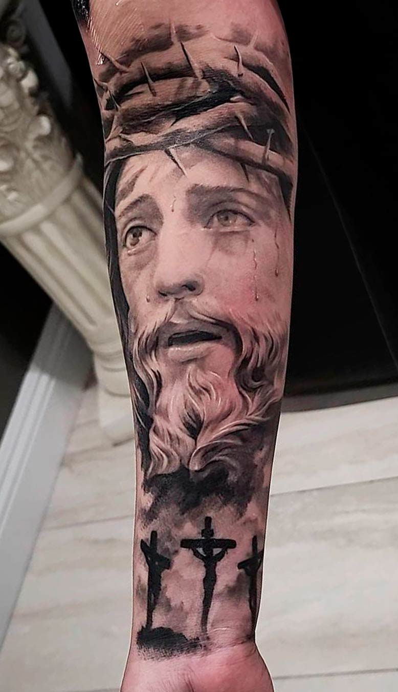 tatuaje masculino religioso 18