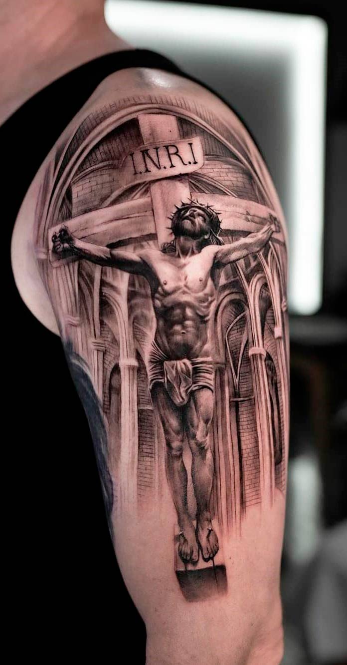 tatuaje masculino religioso 21