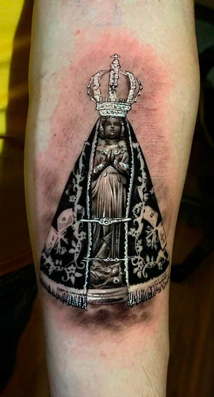 tatuaje masculino religioso 22