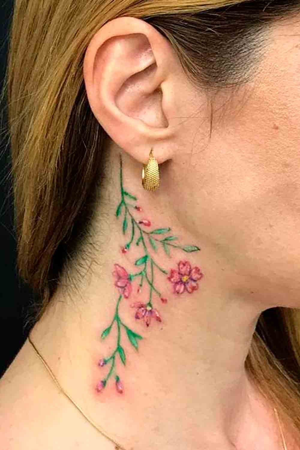 tatuaje nuca cuello mujer 04