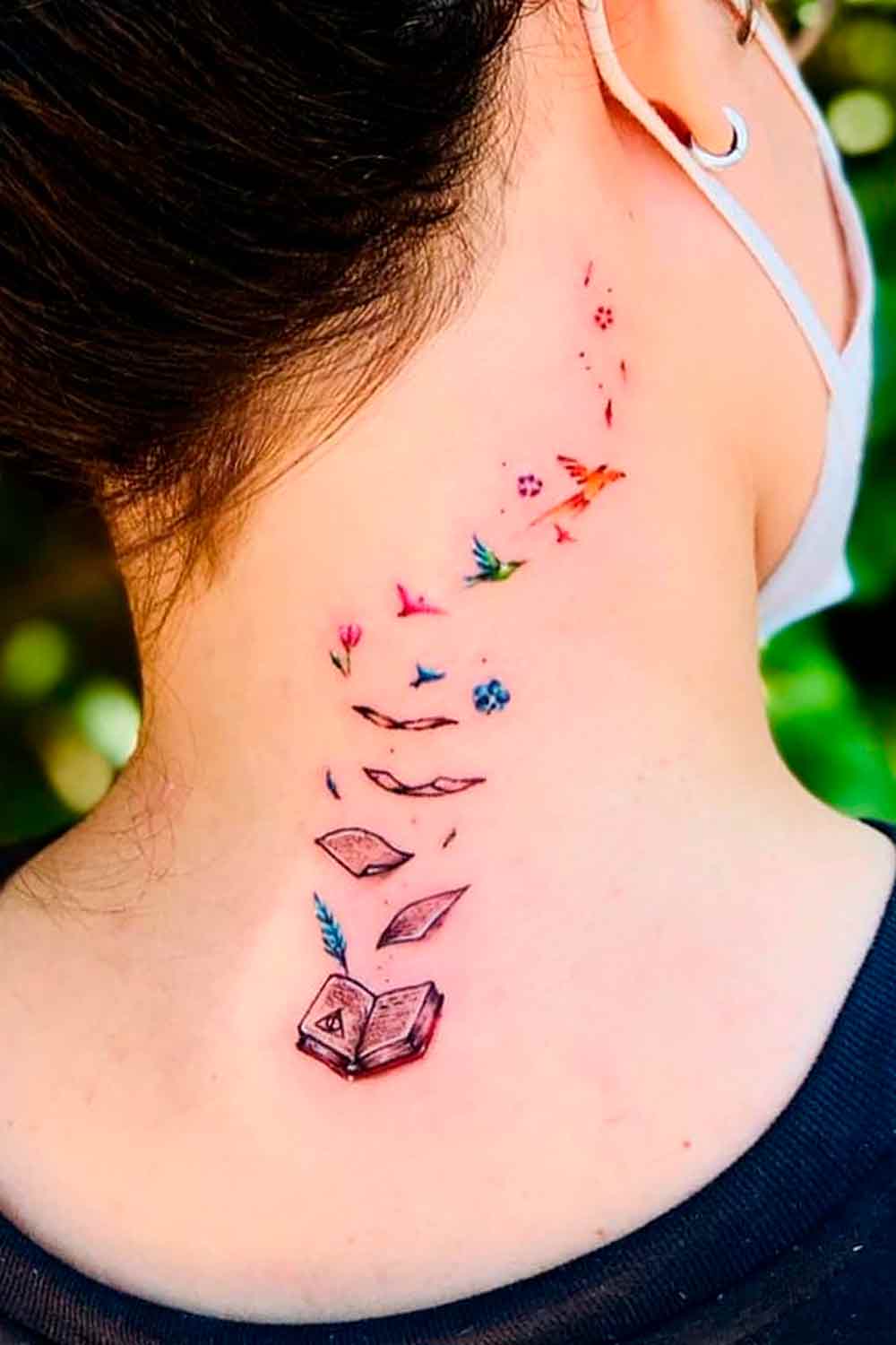tatuaje nuca cuello mujer 07