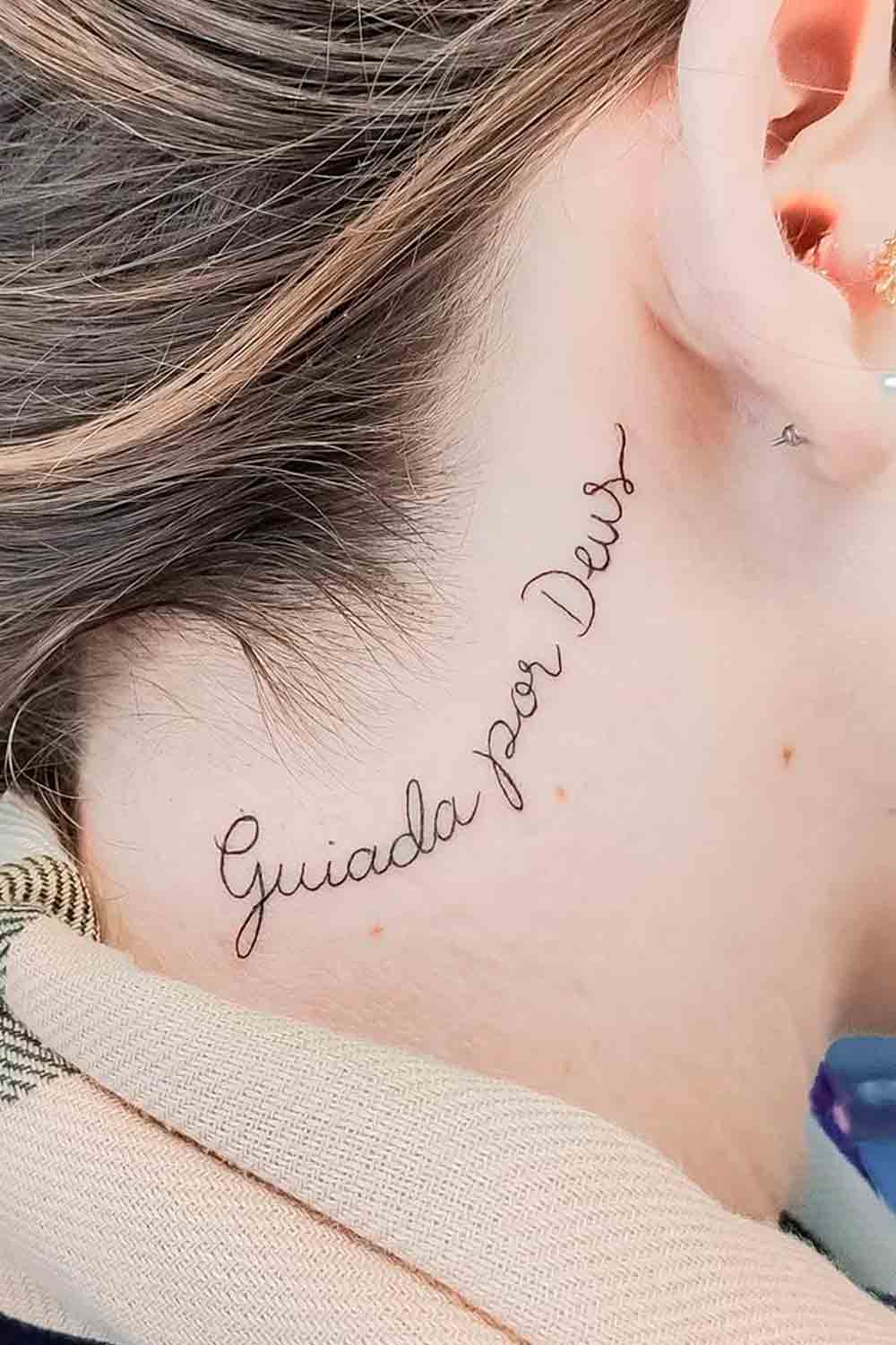tatuaje nuca cuello mujer 10
