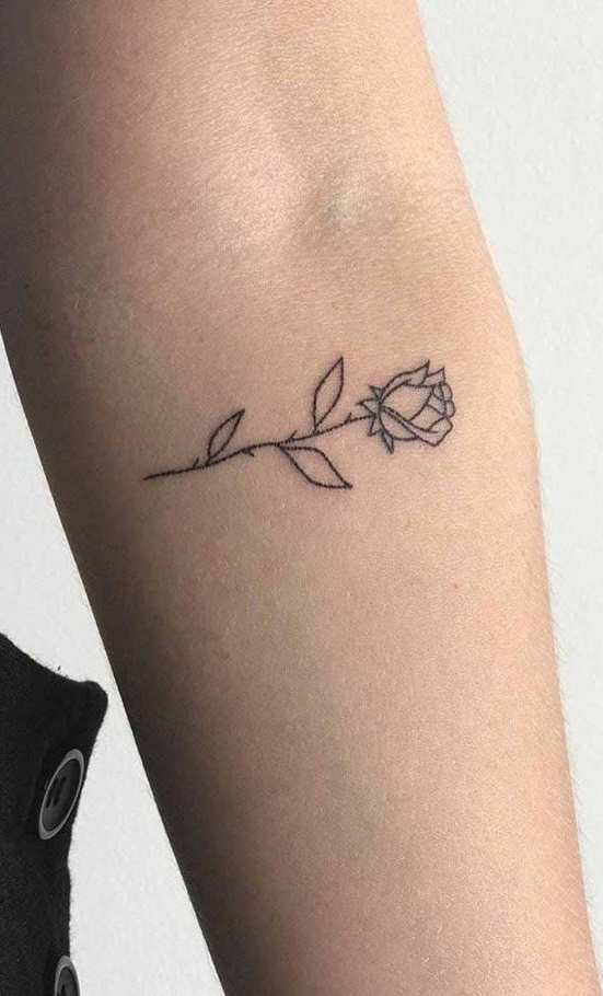 tatuaje pequeno de mujer 26
