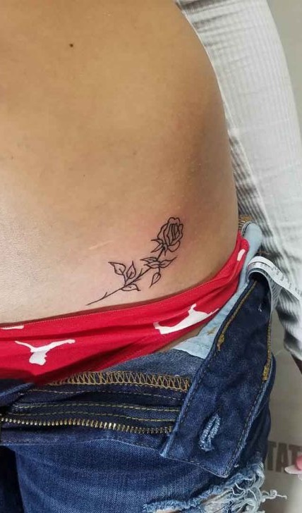 tatuaje pequeno de mujer 28