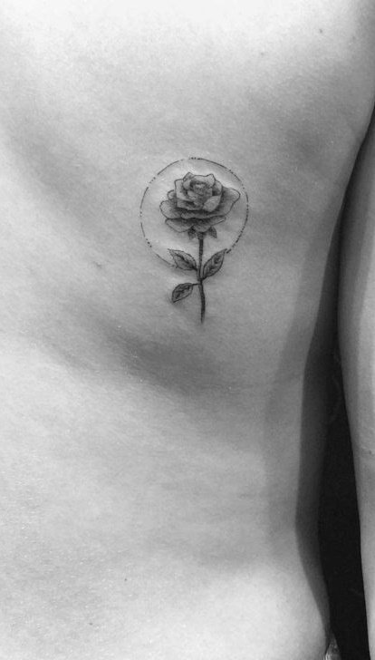 tatuaje pequeno de mujer 31