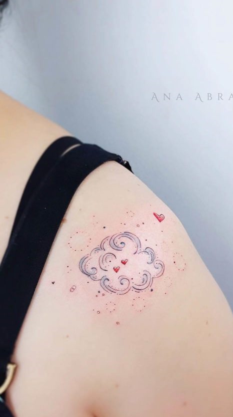tatuaje pequeno de mujer 42