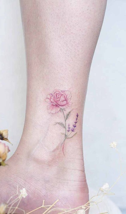 tatuaje pequeno de mujer 53