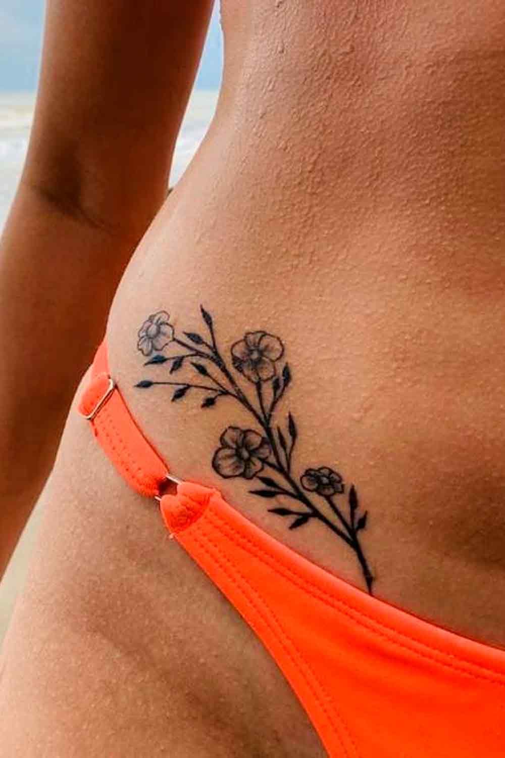 tatuaje pequeno sexi de mujer 10