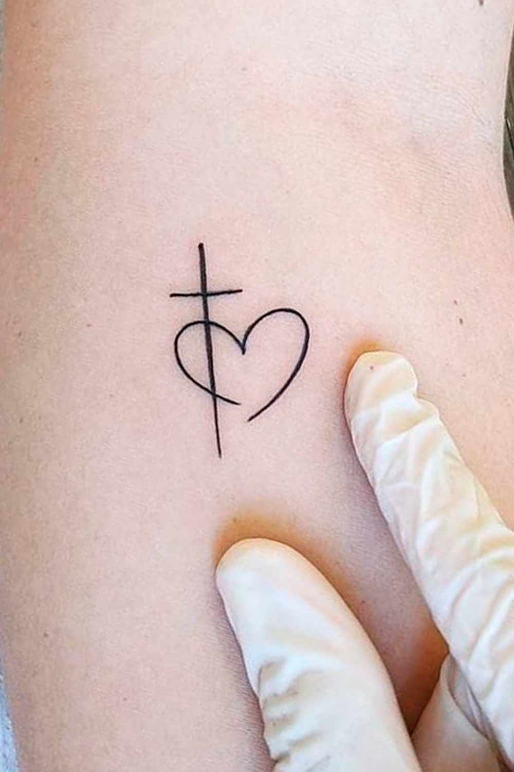 tatuaje pequeno sexi de mujer 12