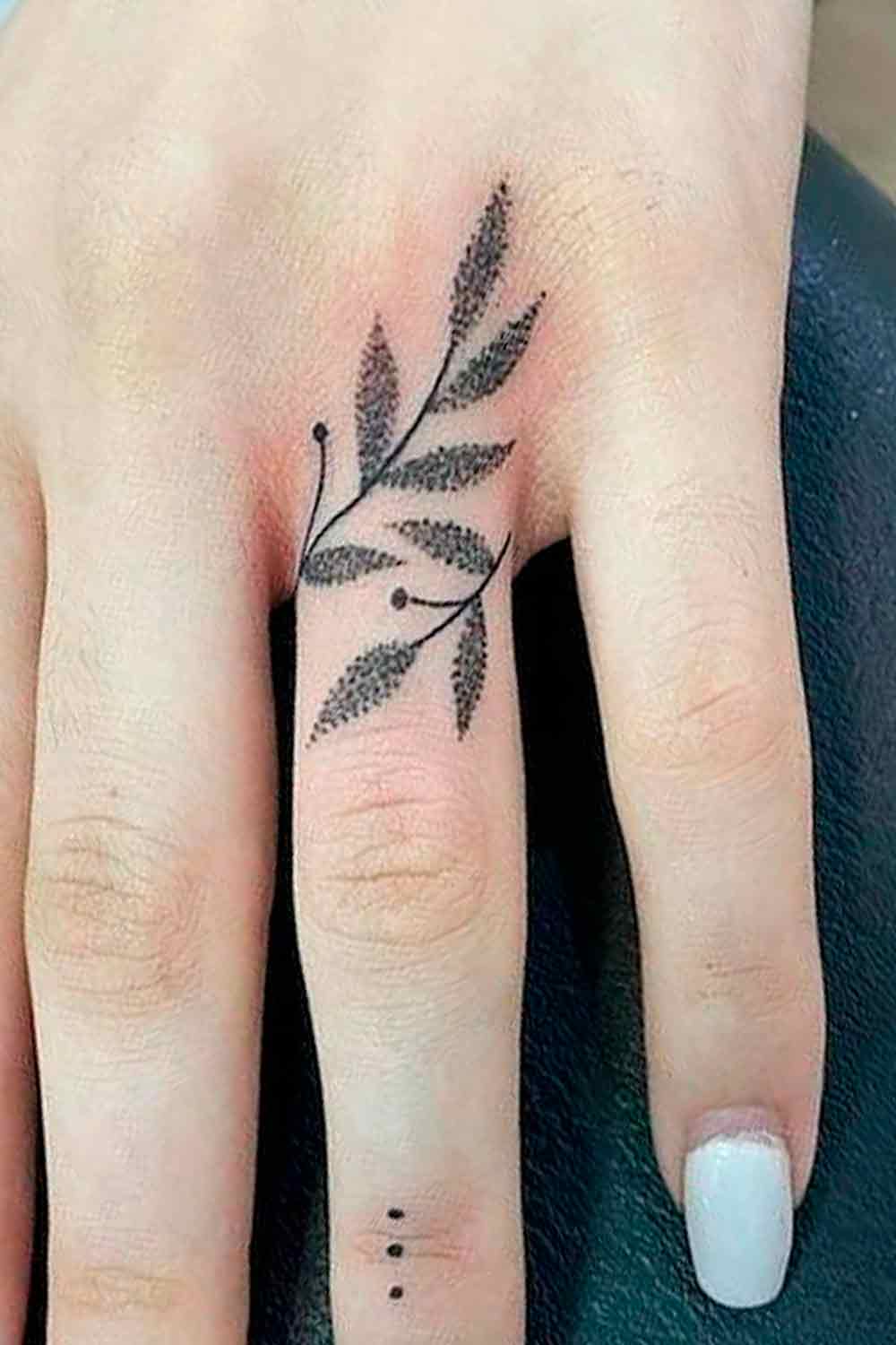 tatuaje pequeno sexi de mujer 16