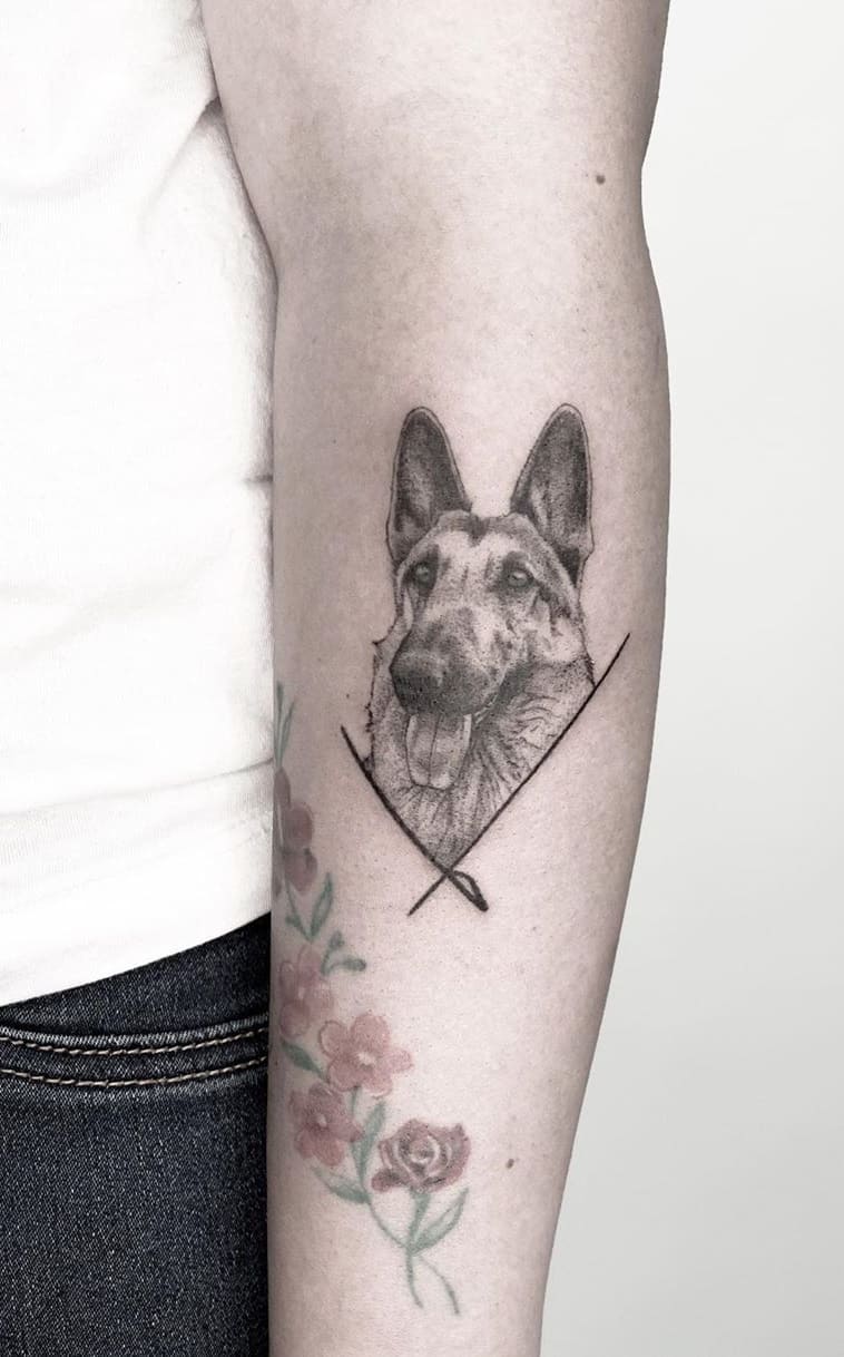 tatuaje perro para mujer 09