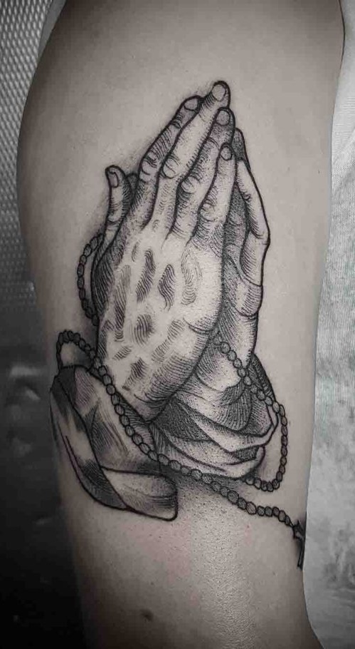 tatuaje religioso de mujer 106