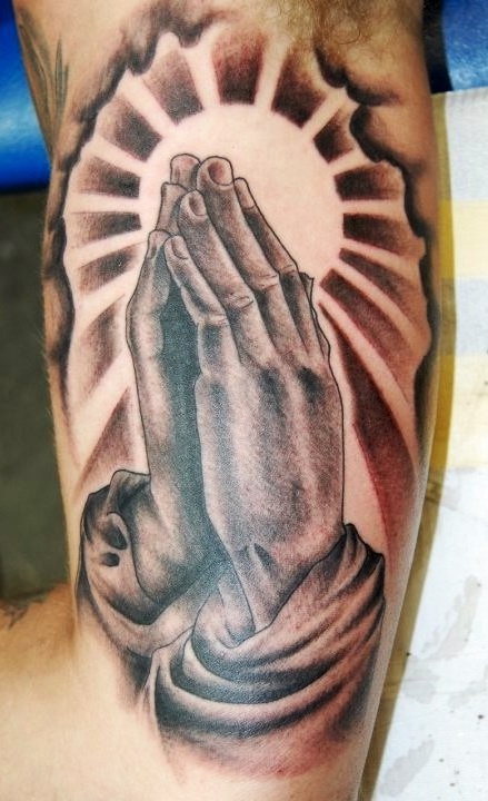 tatuaje religioso de mujer 107