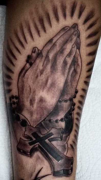 tatuaje religioso de mujer 11