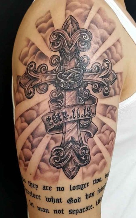 tatuaje religioso de mujer 110