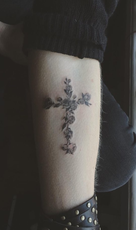 tatuaje religioso de mujer 114