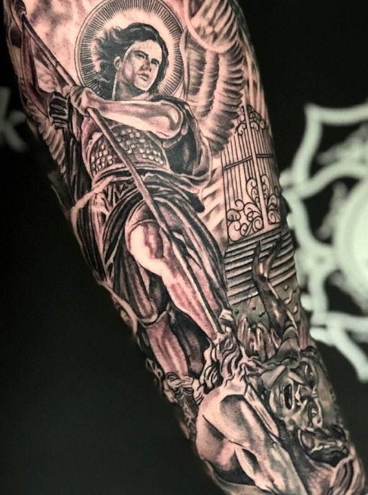 tatuaje religioso de mujer 117