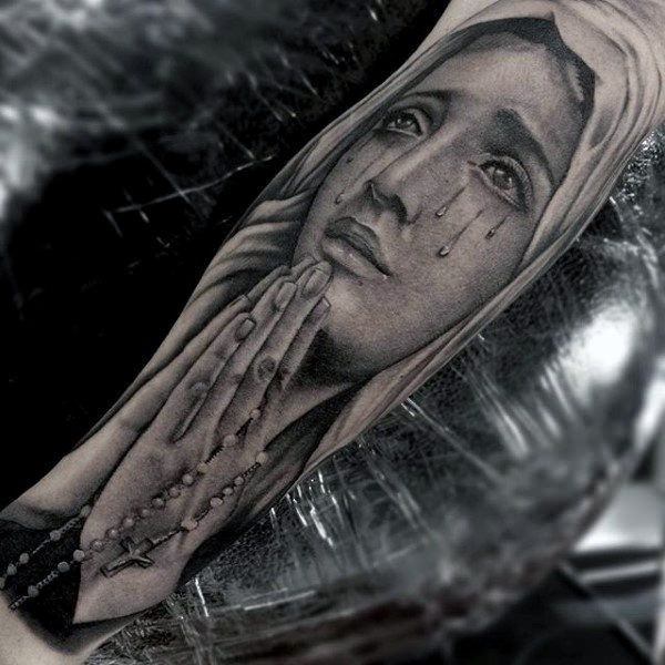 tatuaje religioso de mujer 122