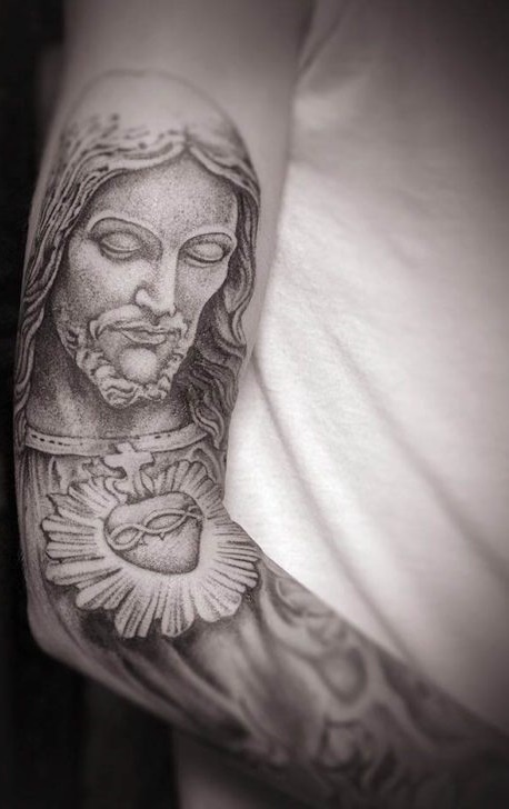 tatuaje religioso de mujer 123