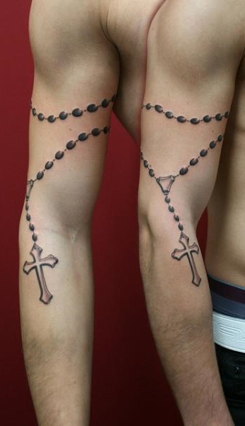 tatuaje religioso de mujer 126