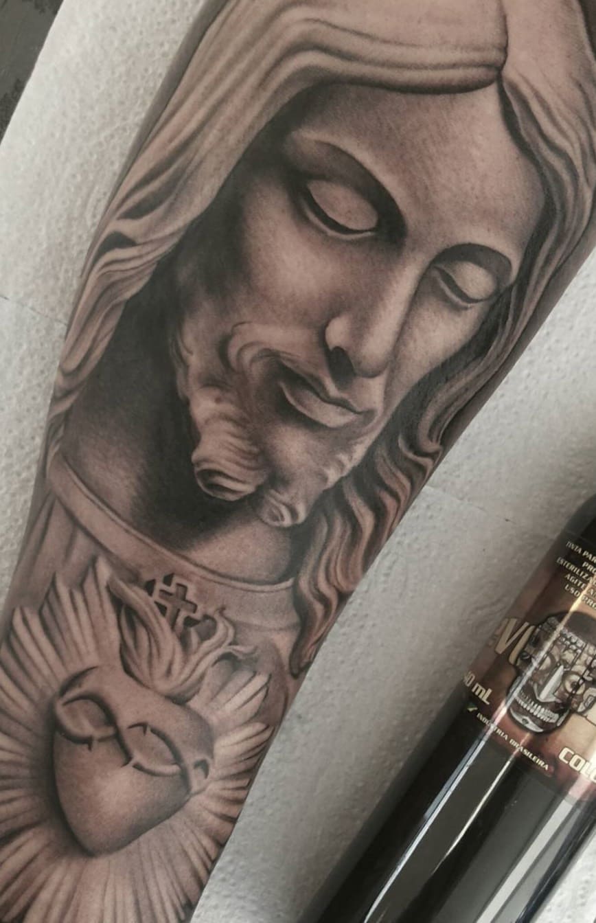 tatuaje religioso de mujer 14