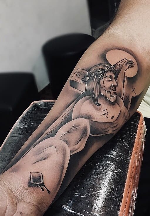 tatuaje religioso de mujer 31