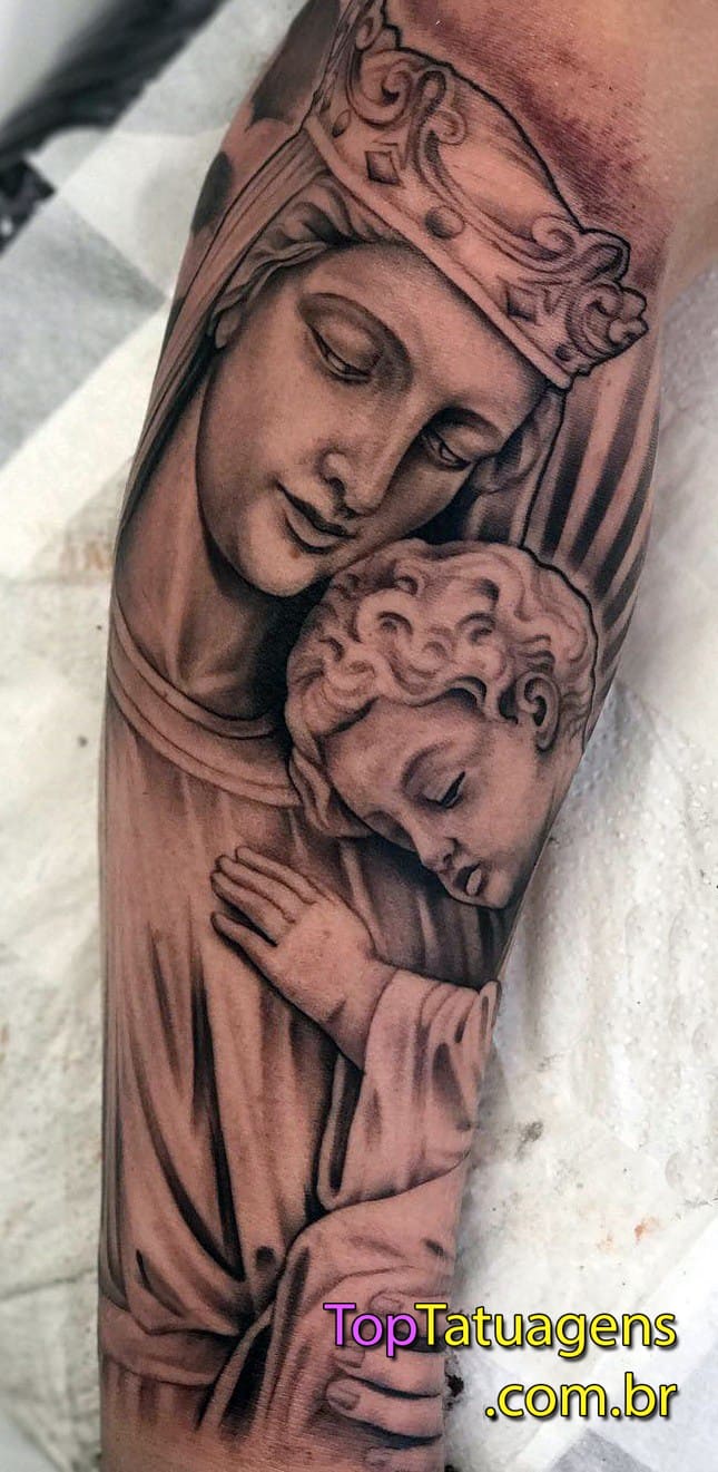 tatuaje religioso de mujer 41