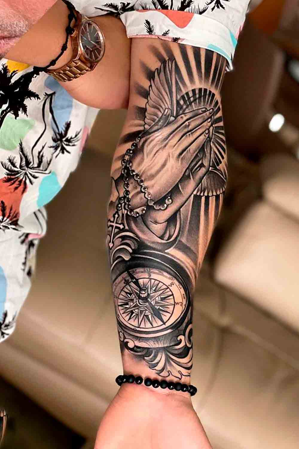 tatuaje religioso de mujer 47