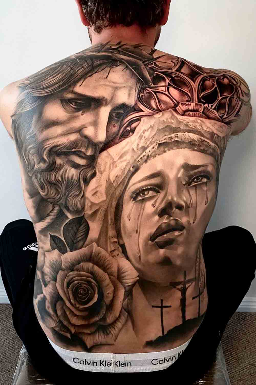 tatuaje religioso de mujer 48