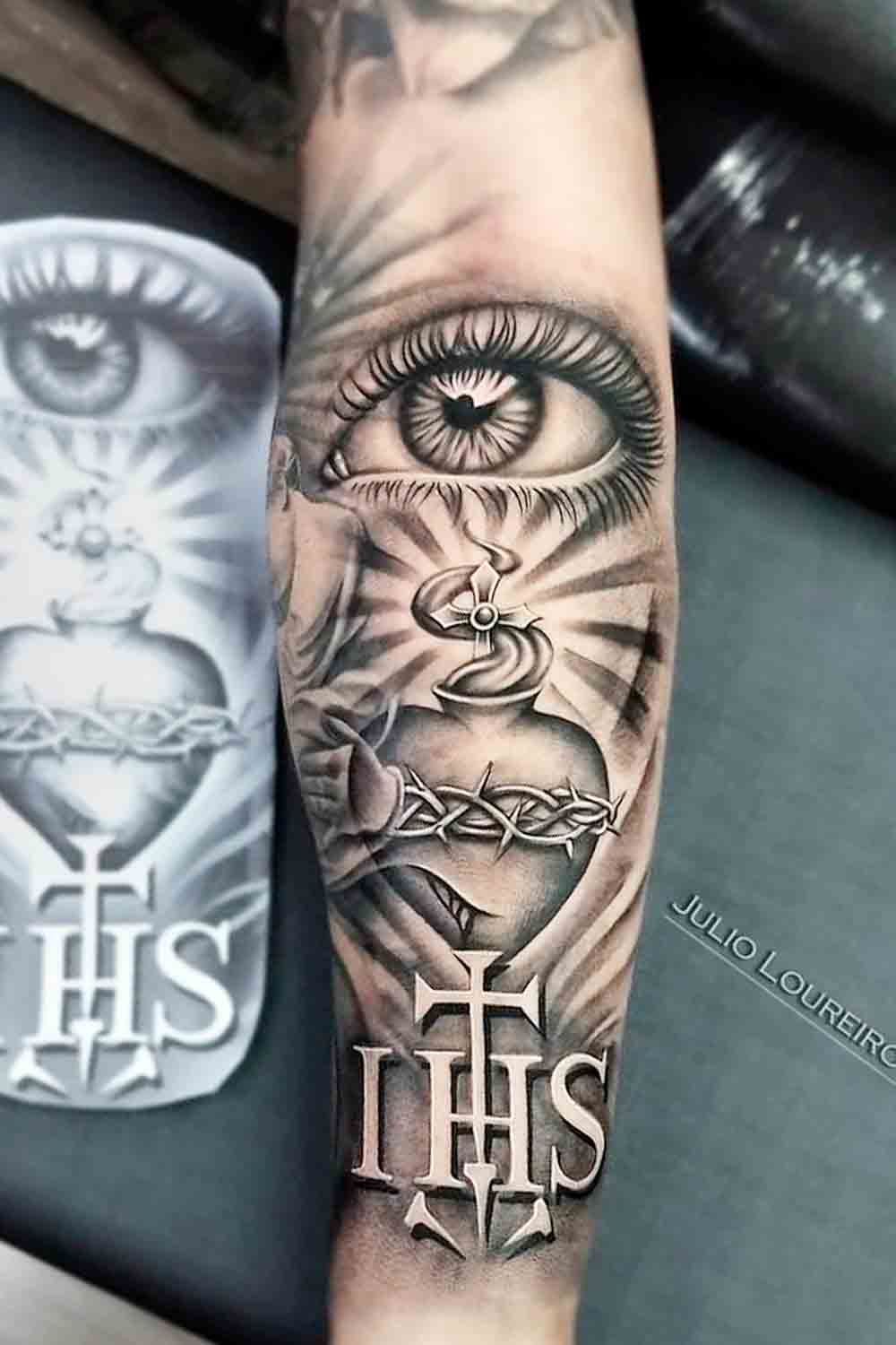 tatuaje religioso de mujer 55