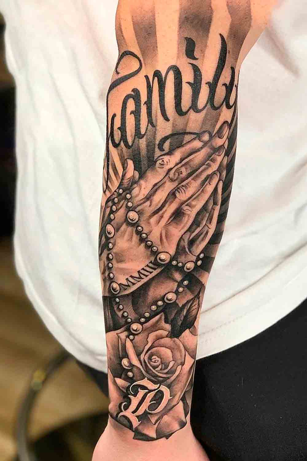 tatuaje religioso de mujer 57