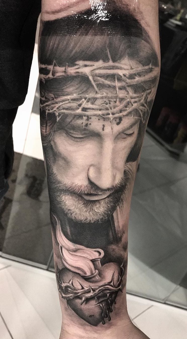 tatuaje religioso para hombre 03