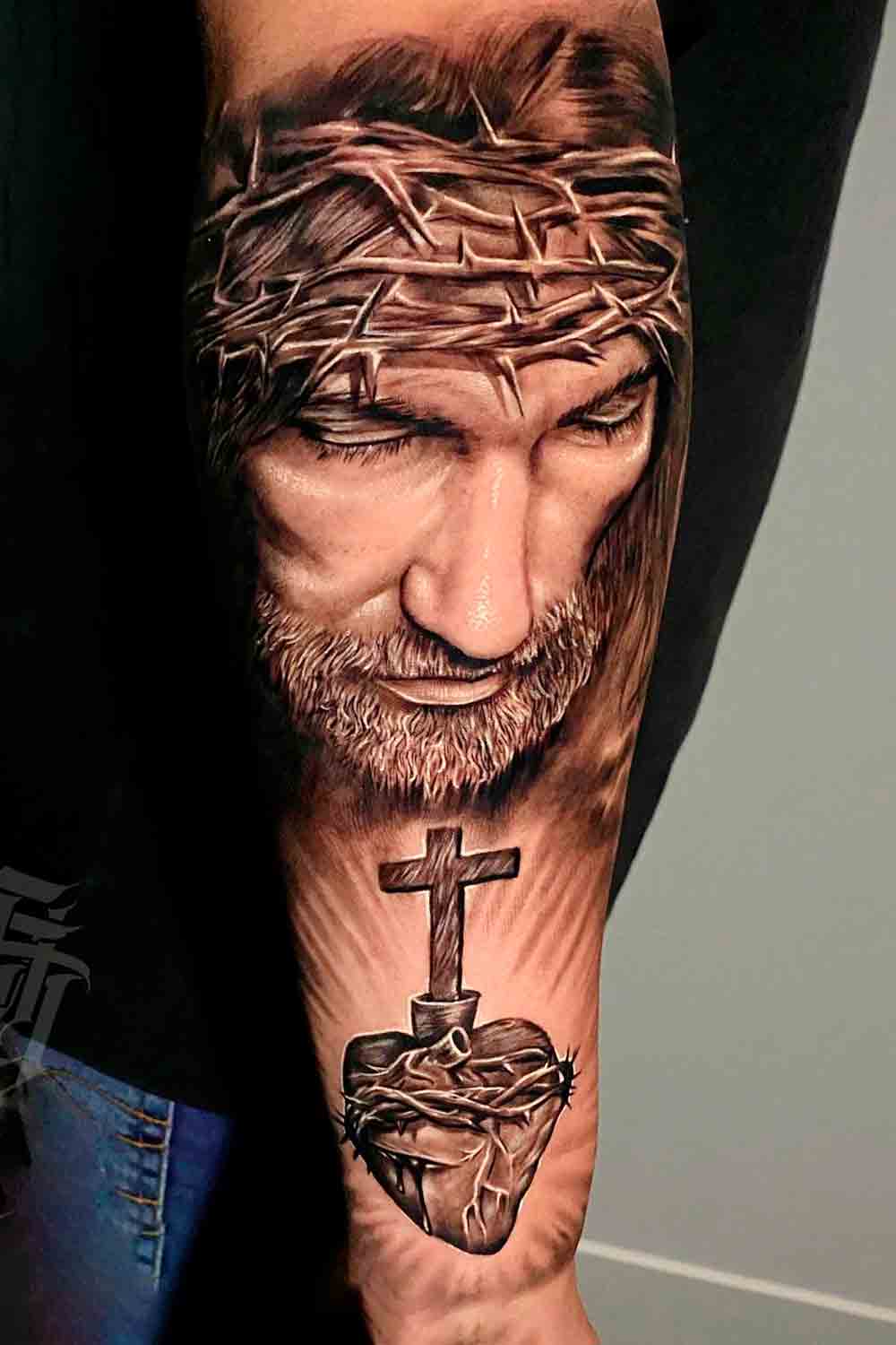tatuaje religioso para hombre 140