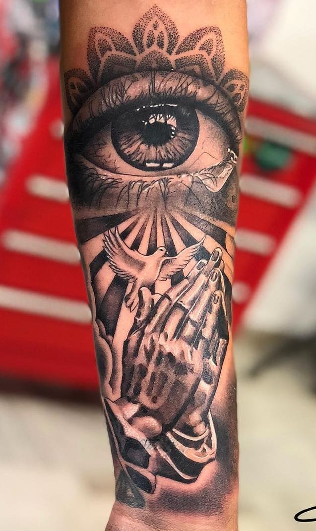 tatuaje religioso para hombre 77