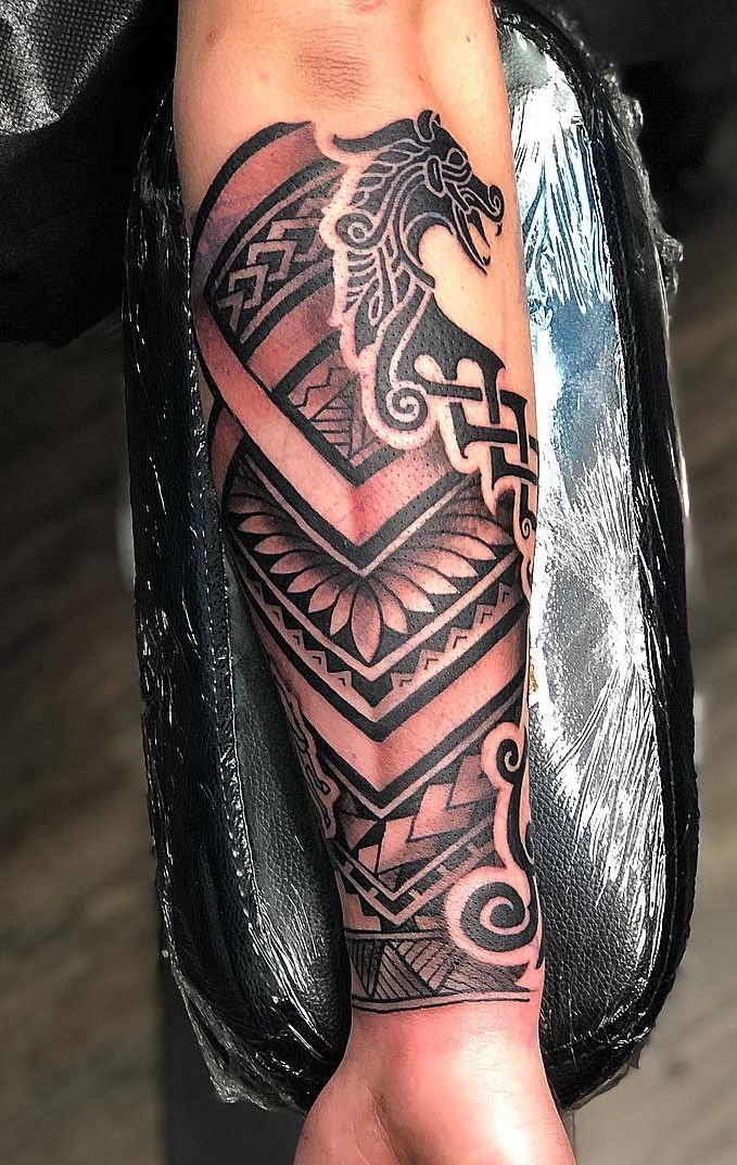 tatuaje tribal para hombre 21