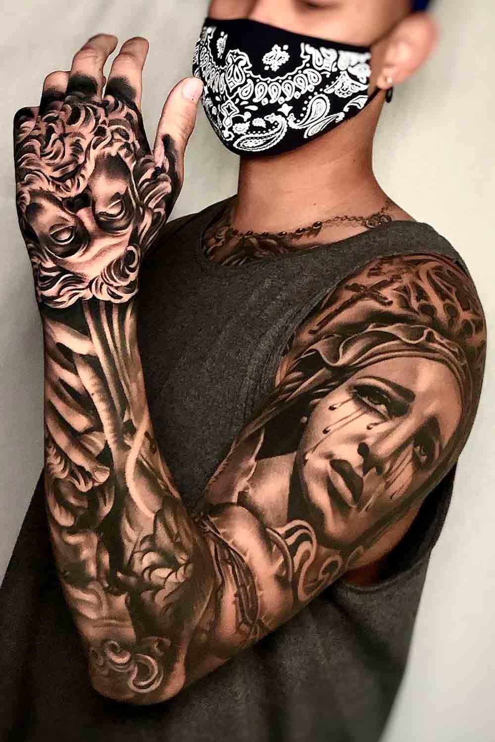 brazo lleno de tatuajes 101