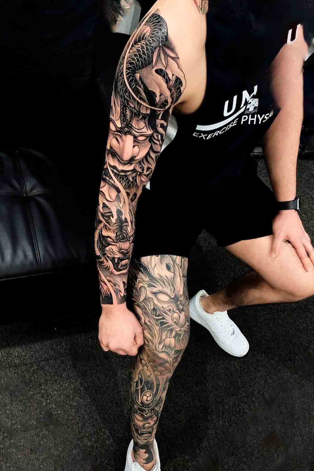 brazo lleno de tatuajes 113