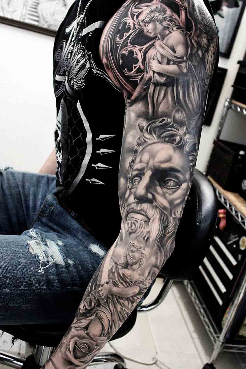 brazo lleno de tatuajes 115