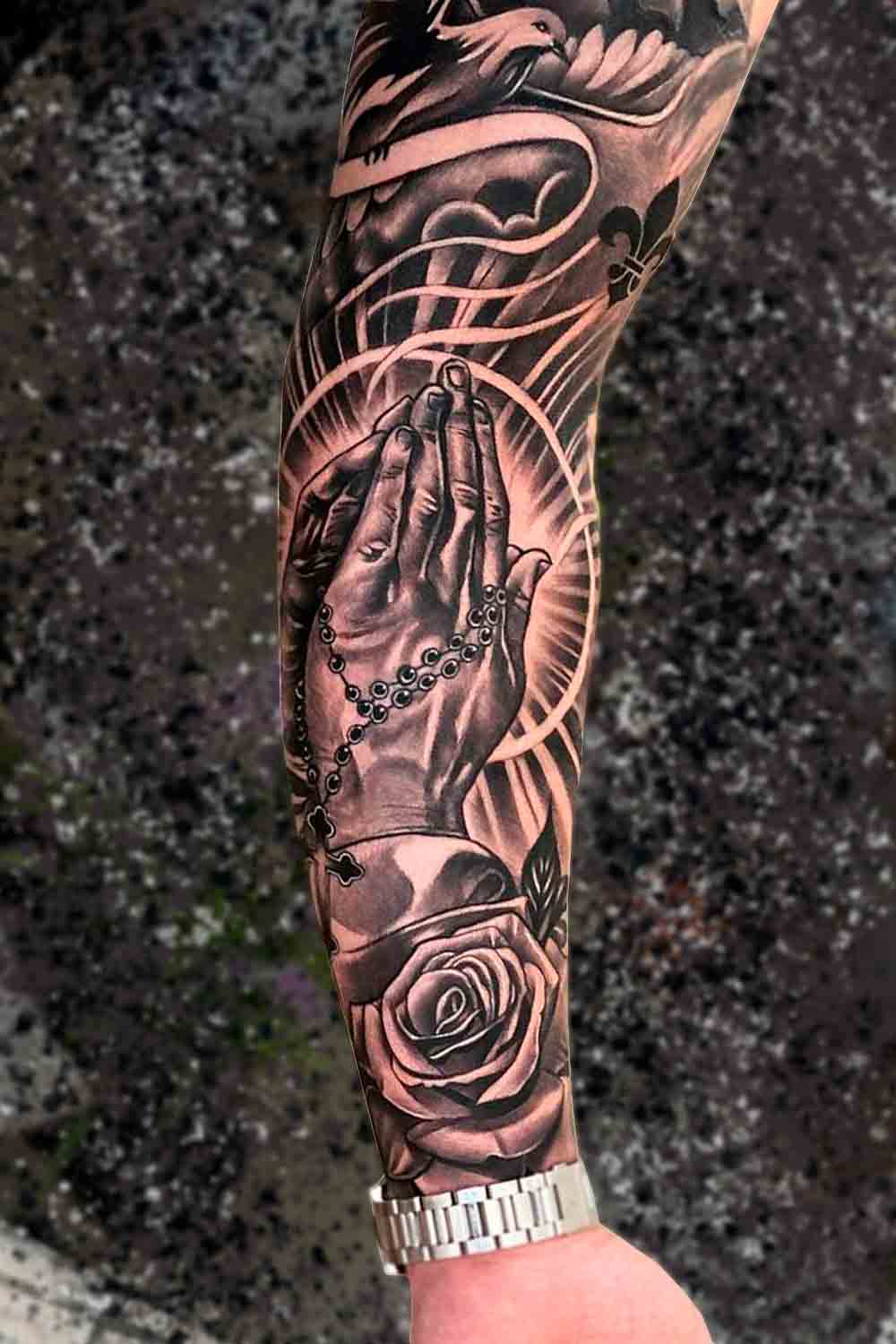 brazo lleno de tatuajes 122