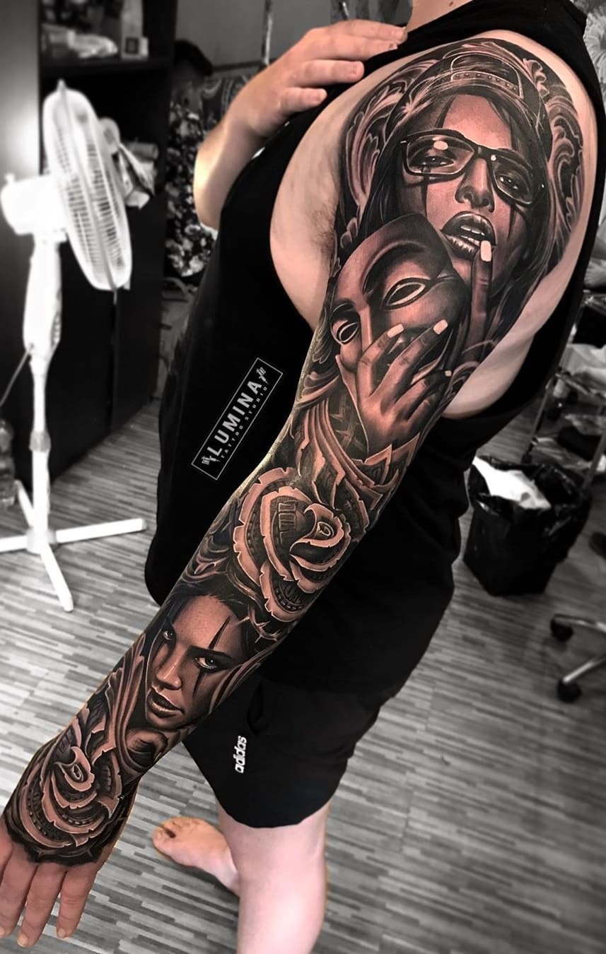 brazo lleno de tatuajes 125