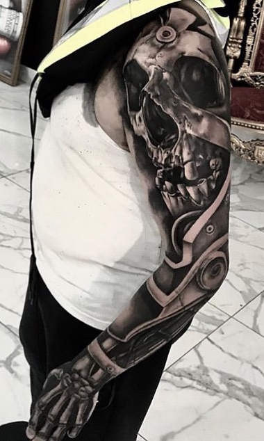 brazo lleno de tatuajes 13