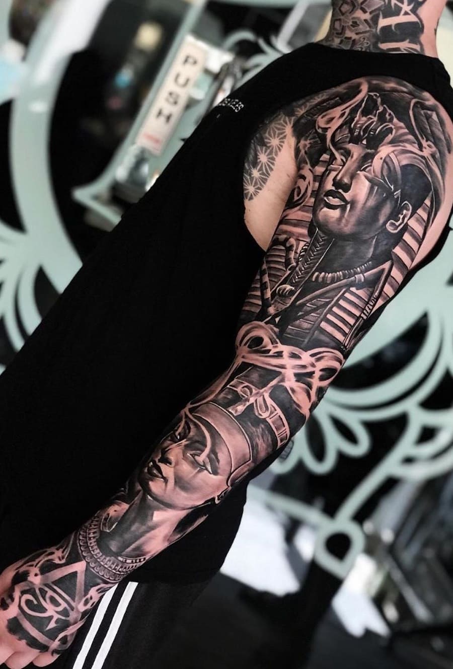 brazo lleno de tatuajes 138