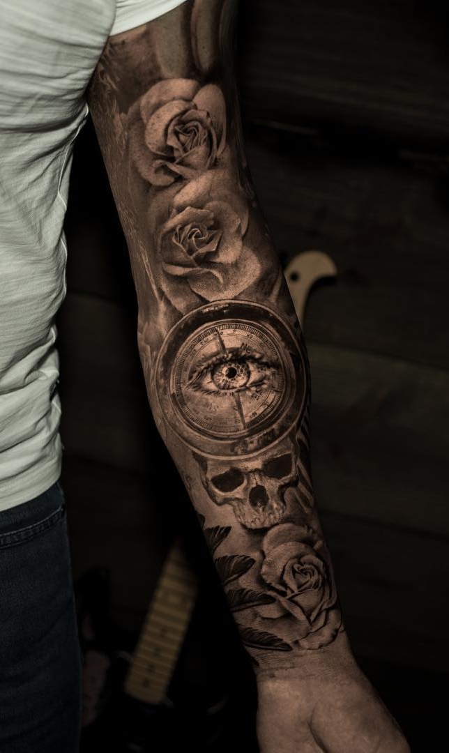 brazo lleno de tatuajes 16