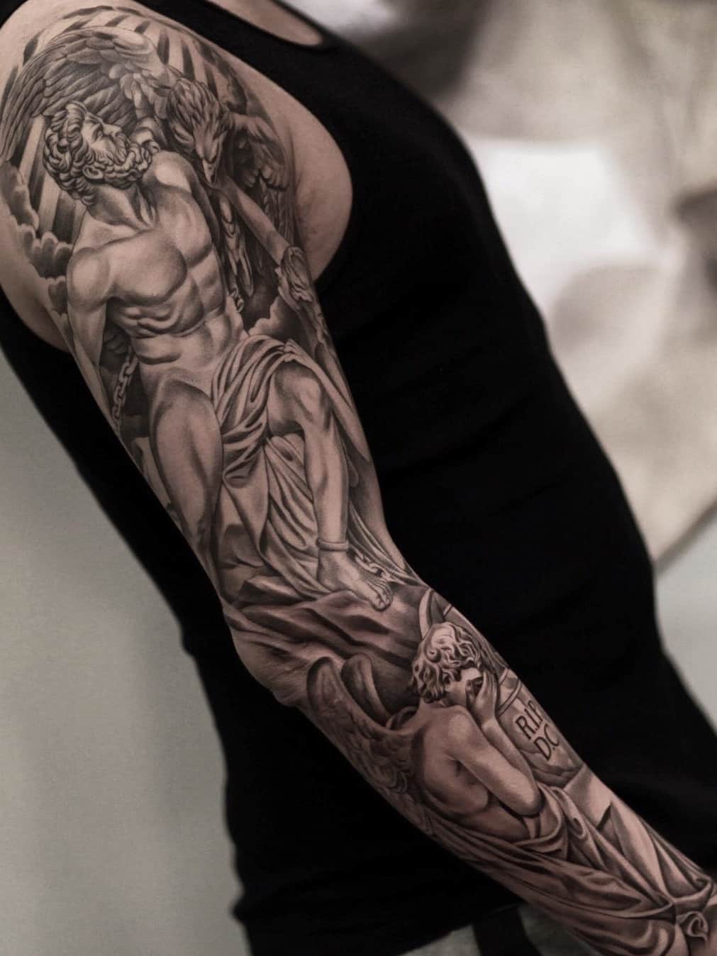 brazo lleno de tatuajes 177